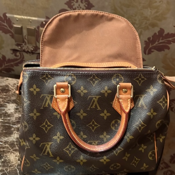 LV doctors small bag in a good condition - Picture 3 of 5